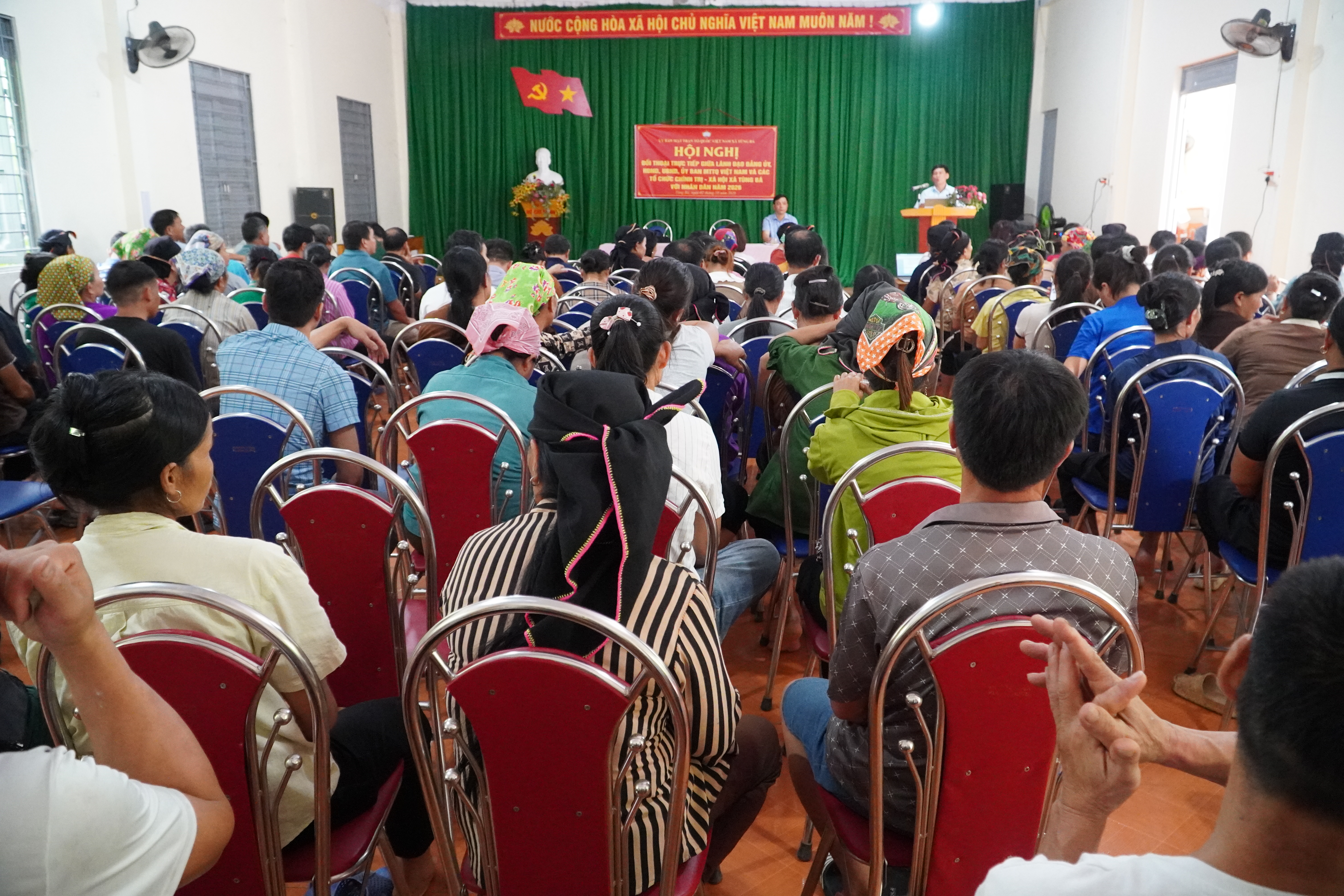 XÃ TÙNG BÁ TỔ CHỨC ĐỐI TOẠI TRỰC TIẾP VỚI NHÂN DÂN THÔN HỒNG MINH
