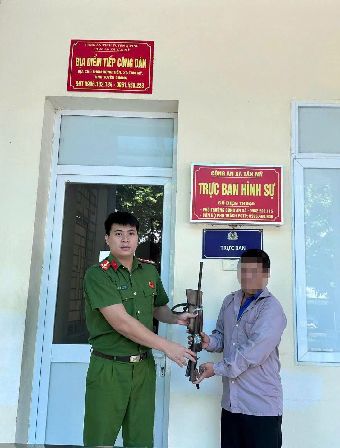 CÔNG AN XÃ TÂN MỸ TĂNG CƯỜNG THU HỒI VŨ KHÍ, VẬT LIỆU NỔ, CÔNG CỤ HỖ TRỢ