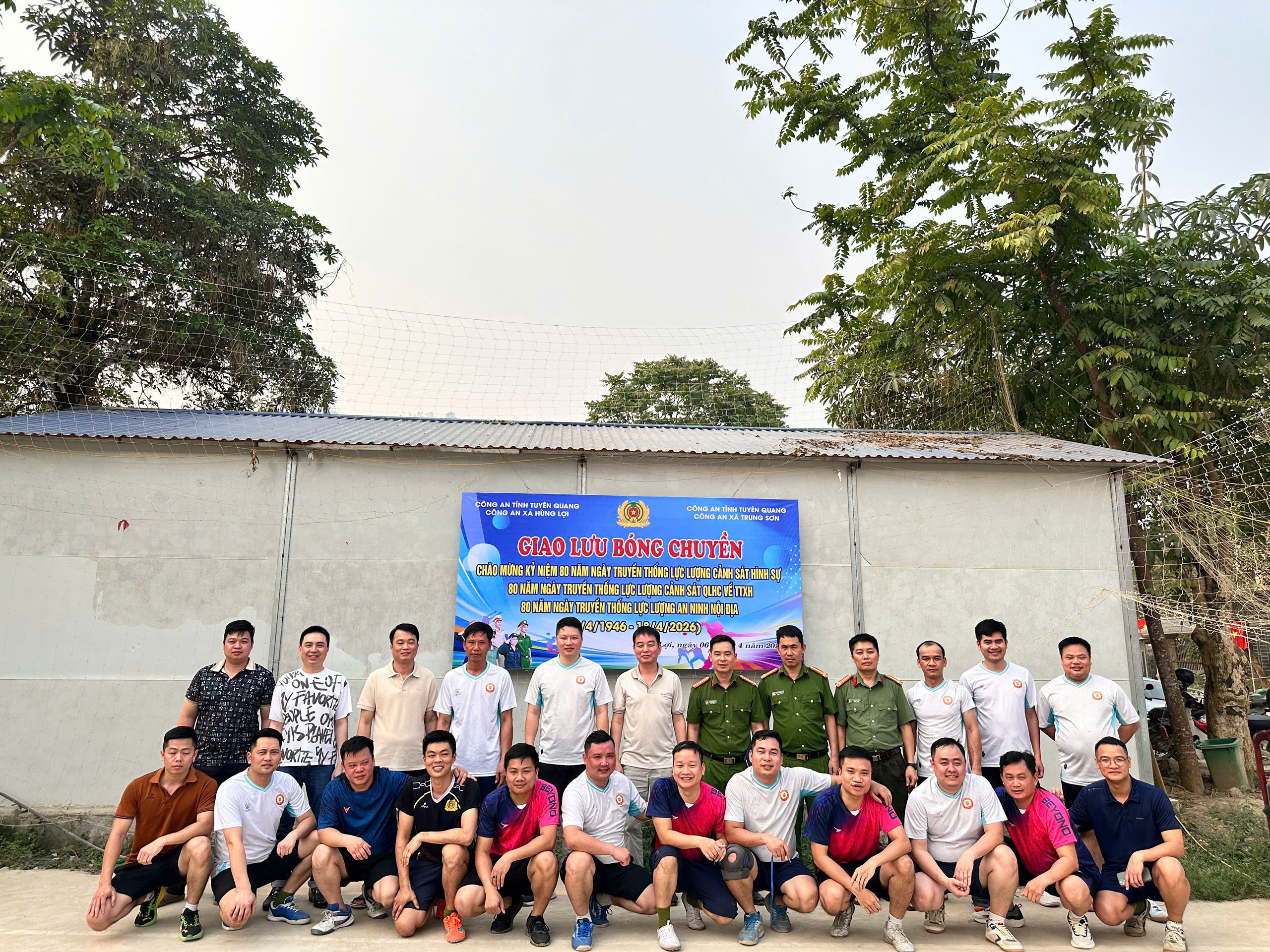 CÔNG AN XÃ TRUNG SƠN VÀ CÔNG AN XÃ HÙNG LỢI TỔ CHỨC GIAO LƯU BÓNG CHUYỀN HƠI