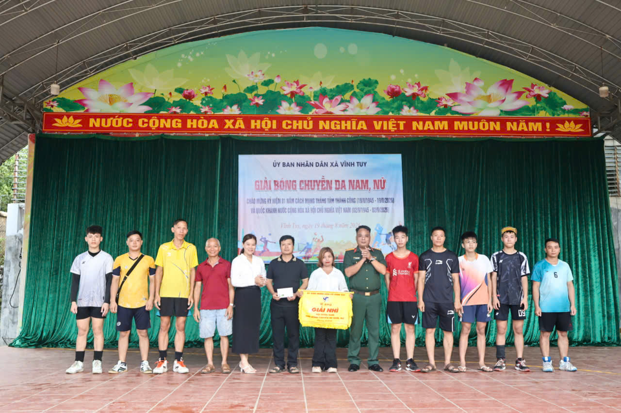 Bế mạc giải bóng chuyền da giiar nhì Khuổi Niếng đội nam đ.jpg