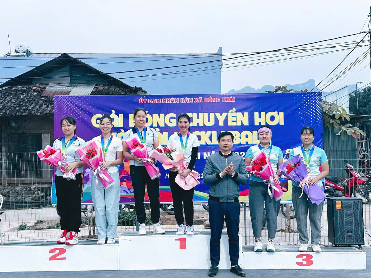 Xã Hồng Thái tổ chức thành công Giải bóng chuyền hơi và Pickleball năm 2025