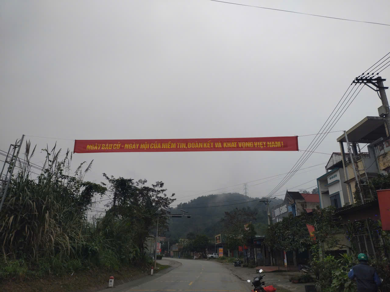 băng z&ocirc;n bầu cử.jpg