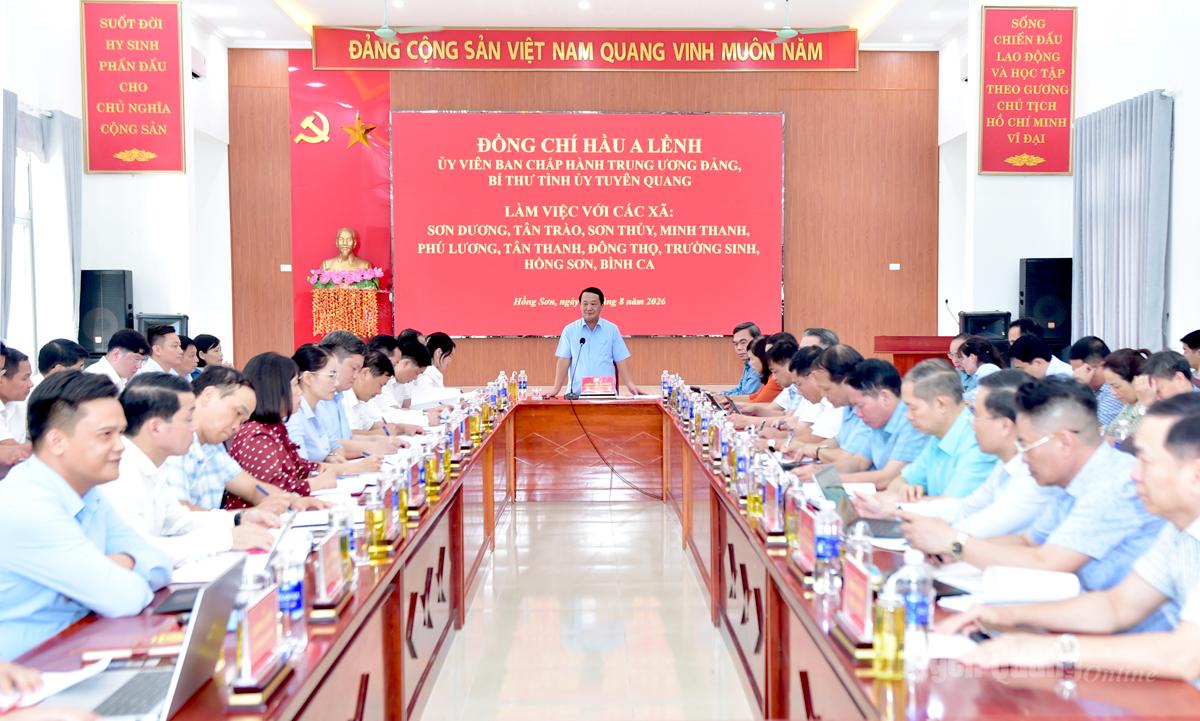 Bí thư Tỉnh ủy Hầu A Lềnh làm việc với 10 xã khu vực phía Nam của tỉnh