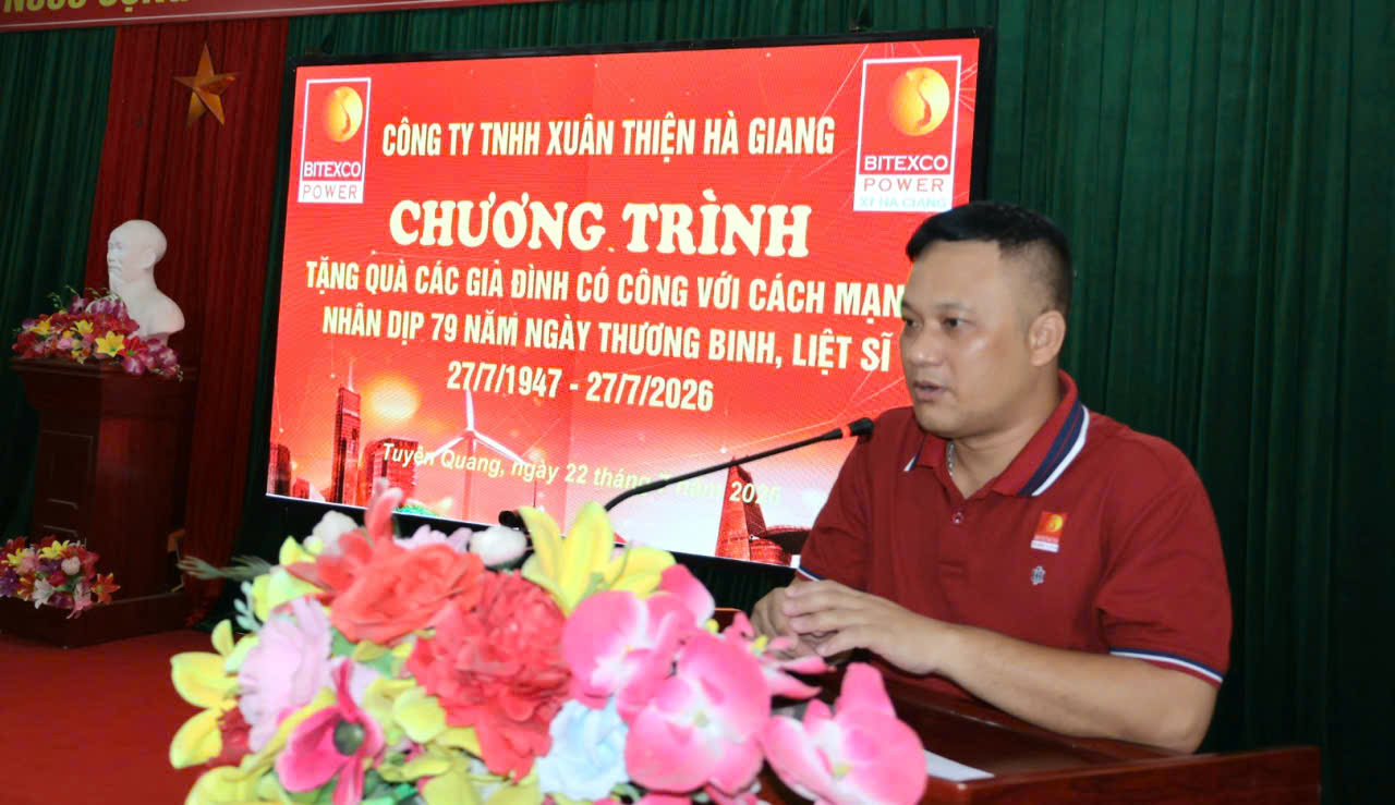 Sông lô 6 tặng quà 27 th 7 cho 10 hộ Thưởng.jpg