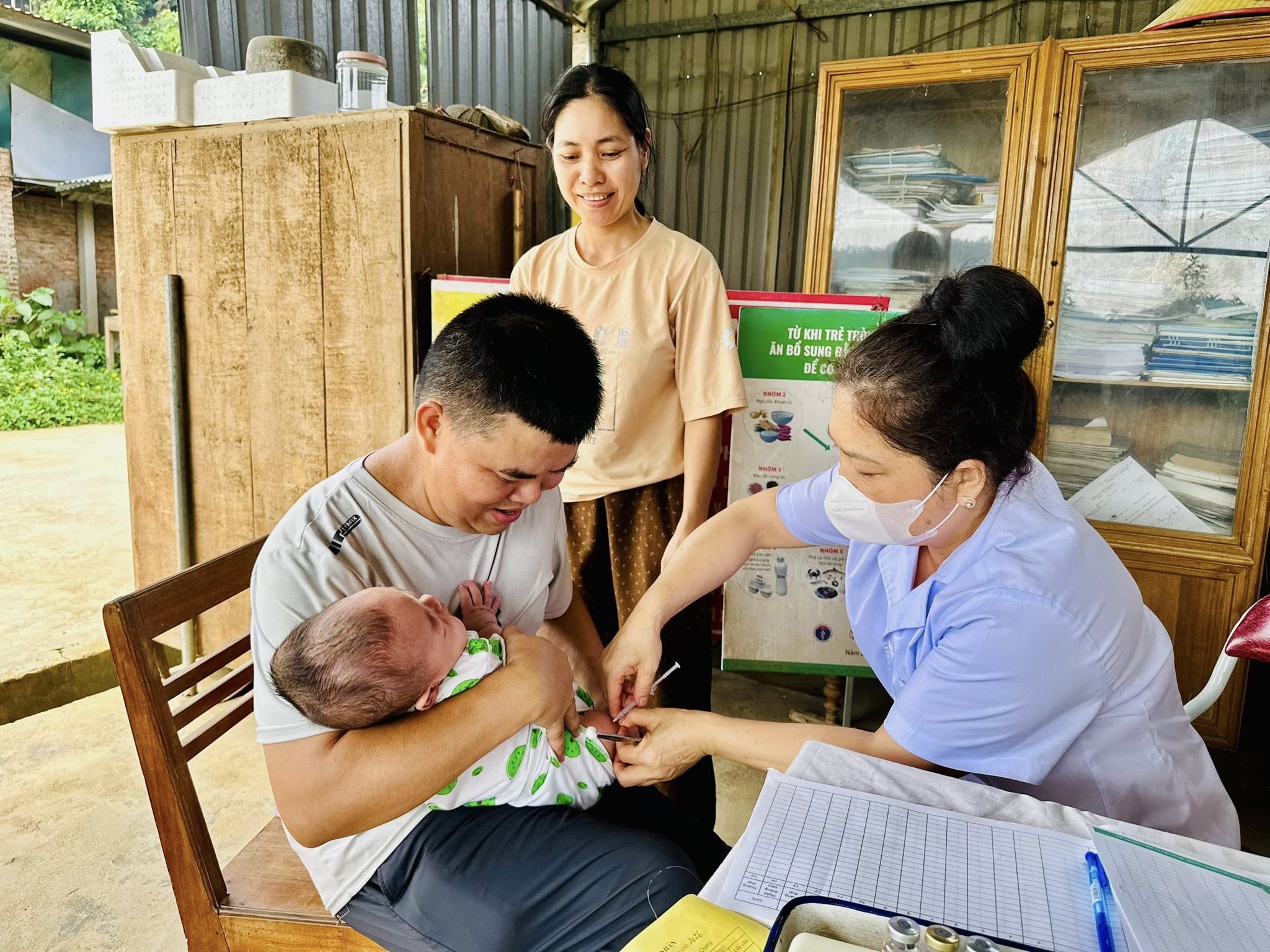 Tiêm chủng đầy đủ bảo vệ sức khỏe trẻ em và cộng đồng