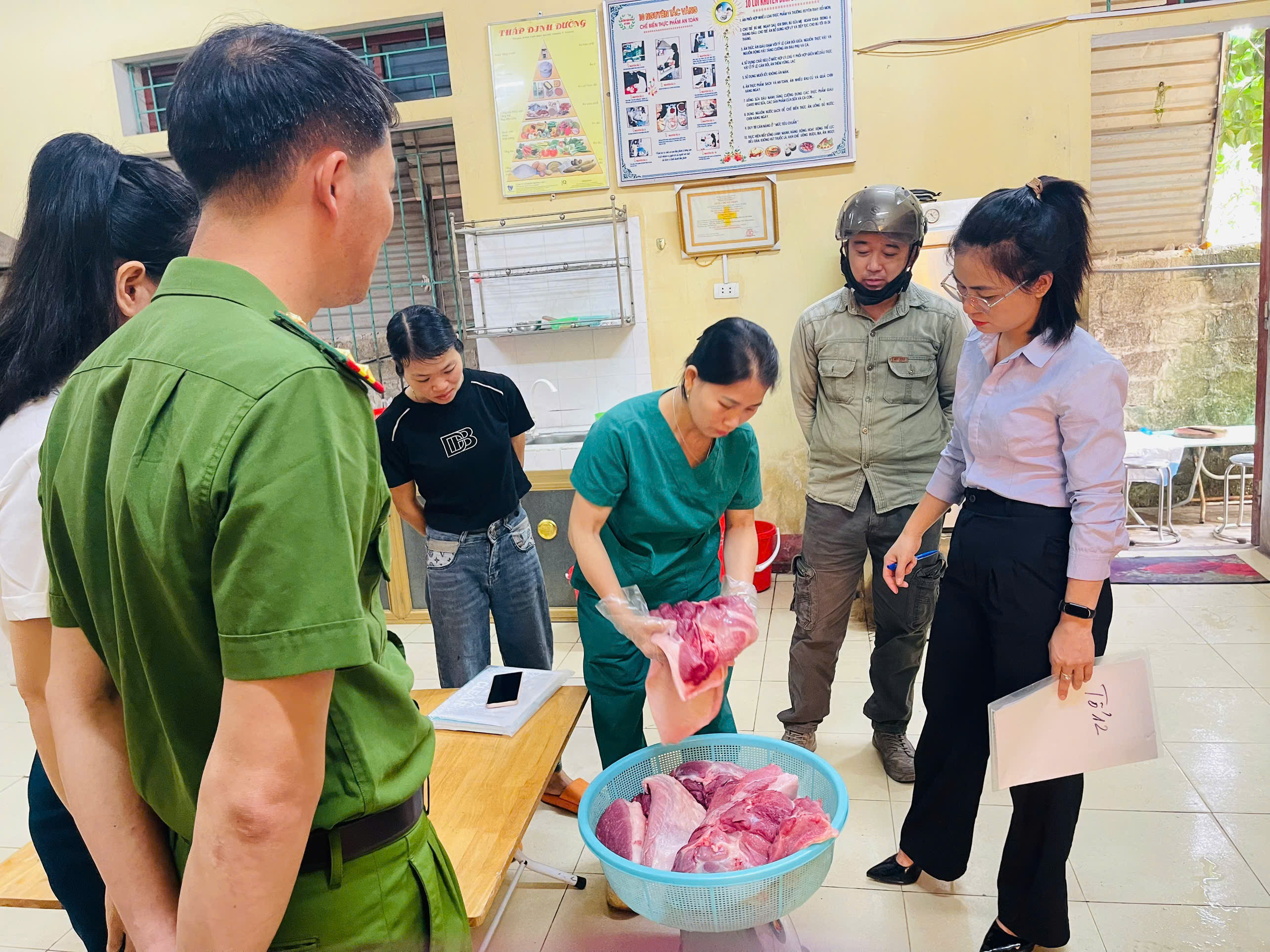 PHƯỜNG MỸ LÂM TĂNG CƯỜNG KIỂM TRA AN TOÀN THỰC PHẨM TẠI CÁC TRƯỜNG HỌC TRÊN ĐỊA BÀN