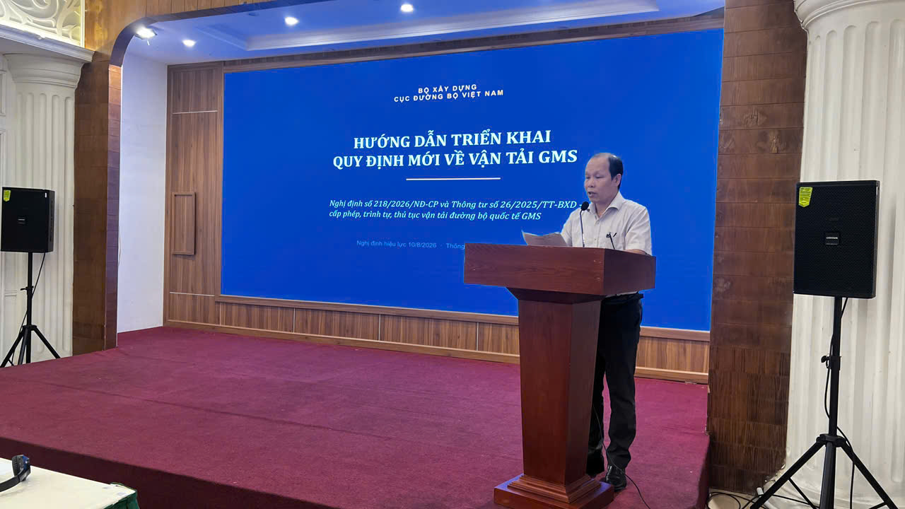 Phó Cục trưởng Cục Đường bộ Việt Nam Phan Thị Thu Hiền phát biểu khai mạc Hội thảo