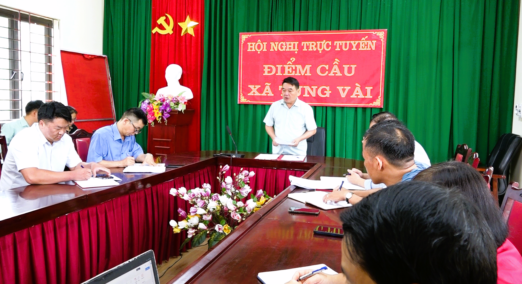 Xã Tùng Vài: Họp bàn thống nhất đón tiếp và làm việc với Đoàn đại biểu huyện Malypho, Trung Quốc