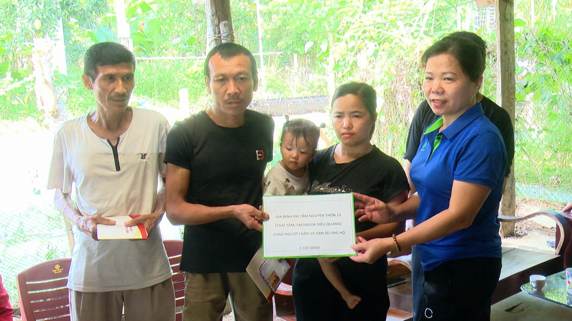 “Tương thân tương ái” giúp nhau vượt qua bão lũ