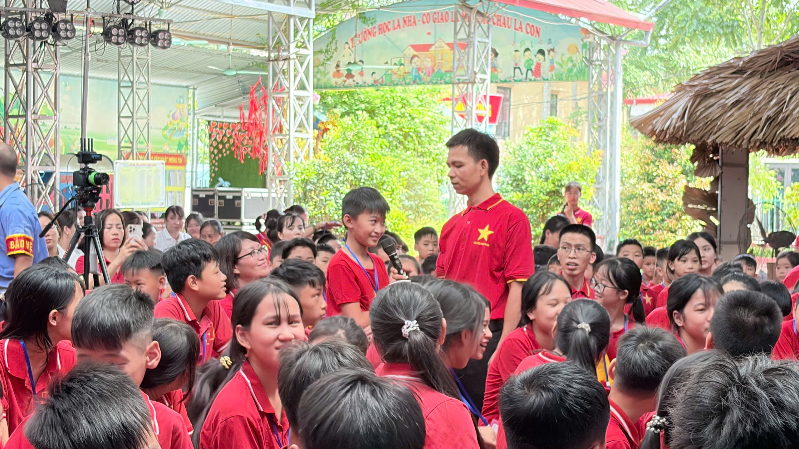 Khai mạc trại hè.jpg