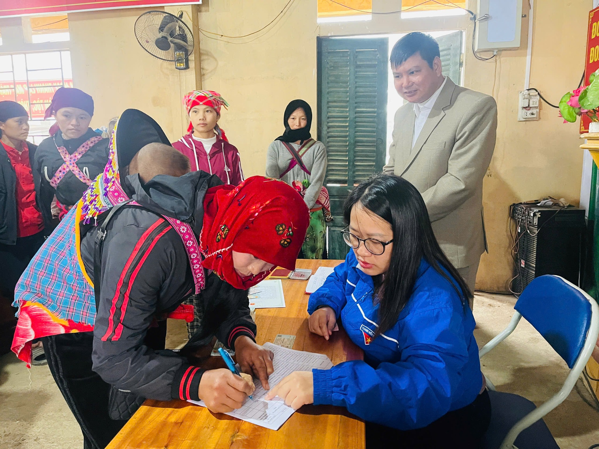 Xã Thuận Hòa tặng quà của Đảng, nhà nước cho 612 đối tượng chính sách nhân dịp Tết Nguyên đán Bính Ngọ 2026