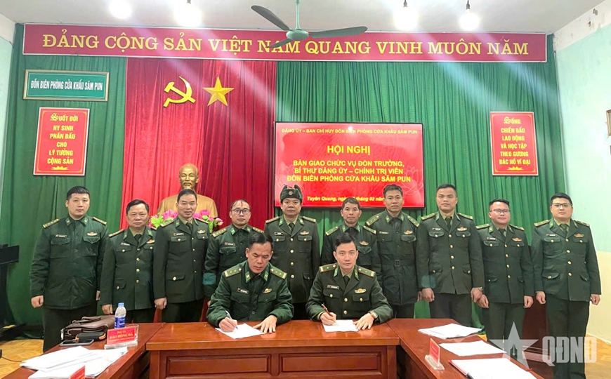 Bàn giao chức vụ Đồn trưởng, nội dung công tác Đảng và công tác chính trị