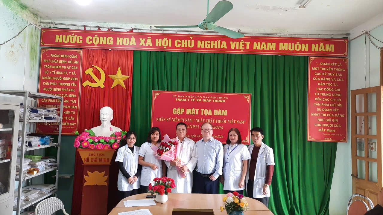                      TRẠM Y TẾ XÃ GIÁP TRUNG TỌA ĐÀM KỶ NIỆM NGÀY THẦY THUỐC VIỆT NAM 27.2