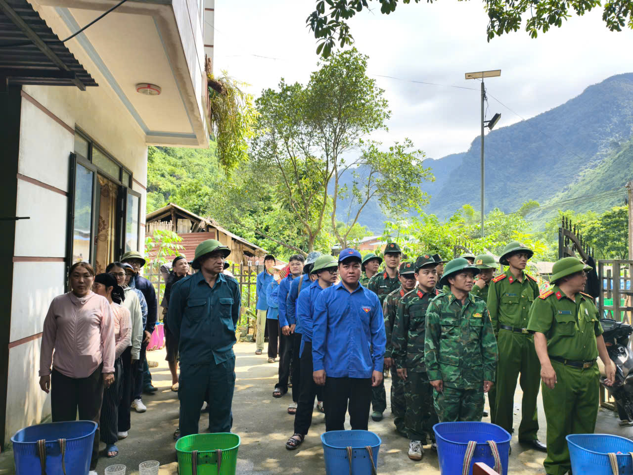 ỦY BAN MẶT TRẬN TỔ QUỐC XÃ CÁN TỶ TỔ CHỨC HOẠT ĐỘNG GIÚP GIA ĐÌNH THÂN NHÂN LIỆT SĨ NHÂN DỊP KỶ NIỆM 79 NĂM NGÀY THƯƠNG BINH - LIỆT SĨ