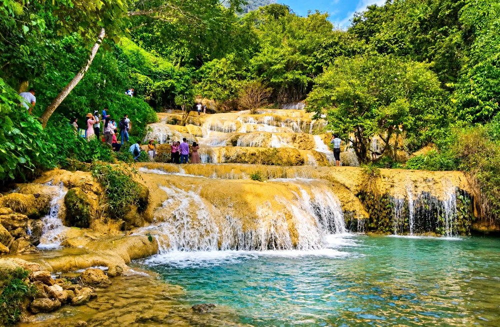 Thác Mây 9 bậc giữa đại ngàn xứ Thanh hút khách mùa hè