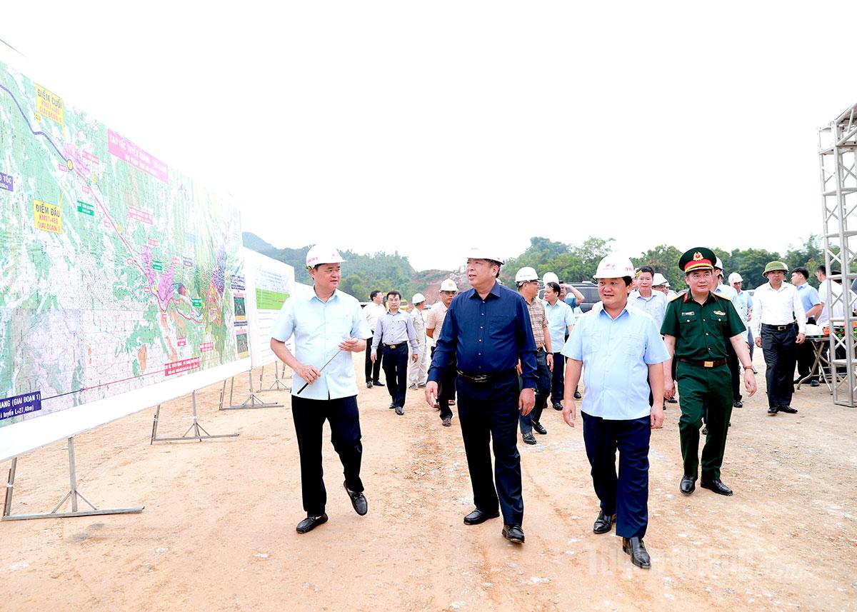 Bộ trưởng Bộ Xây dựng Trần Hồng Minh kiểm tra tình hình thực hiện Dự án cao tốc Tuyên Quang – Hà Giang giai đoạn 1