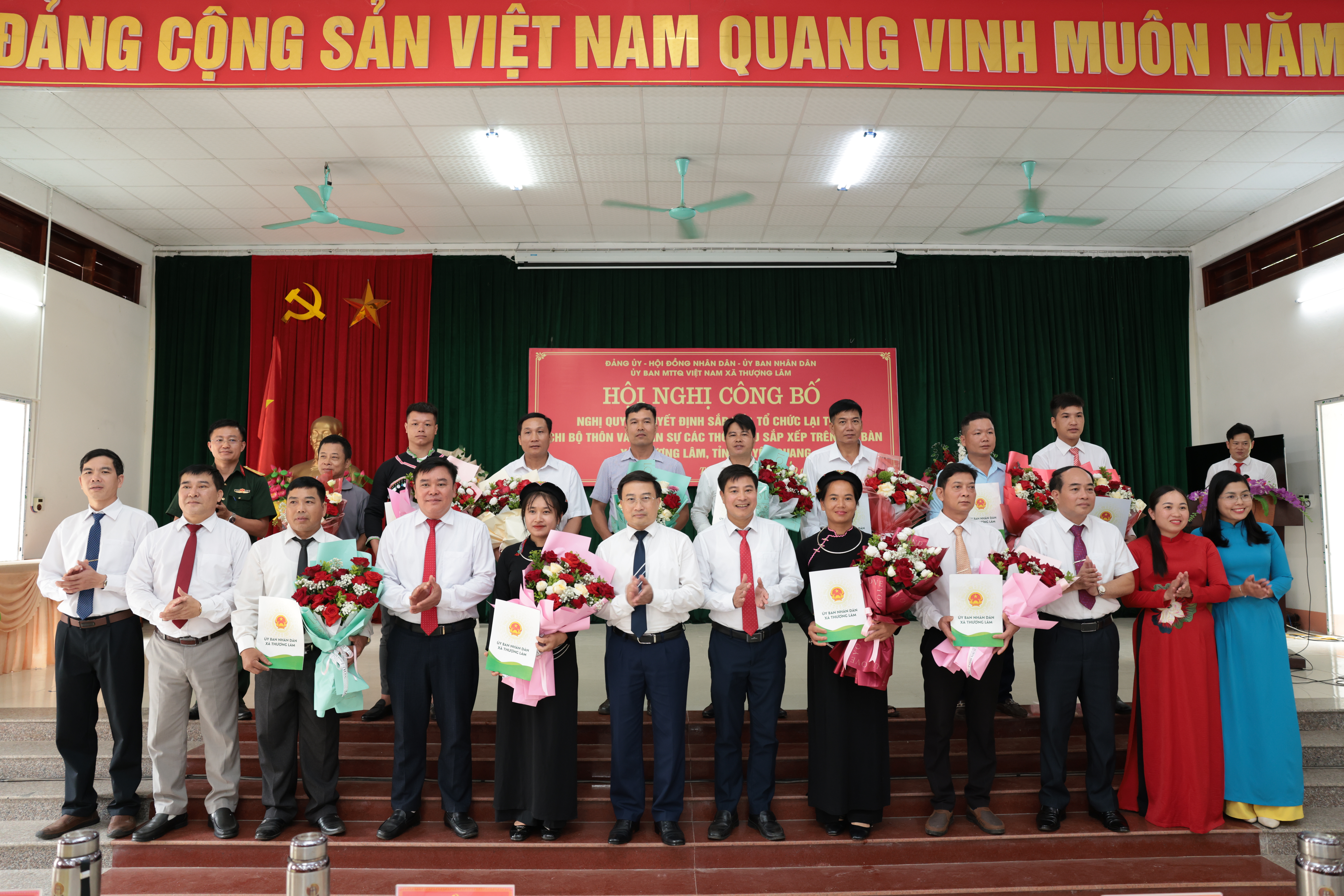 Thượng Lâm tổ chức Hội nghị công bố Nghị quyết, Quyết định sắp xếp tổ chức lại thôn, chi bộ thôn và nhân sự các thôn sau sắp xếp trên địa bàn xã