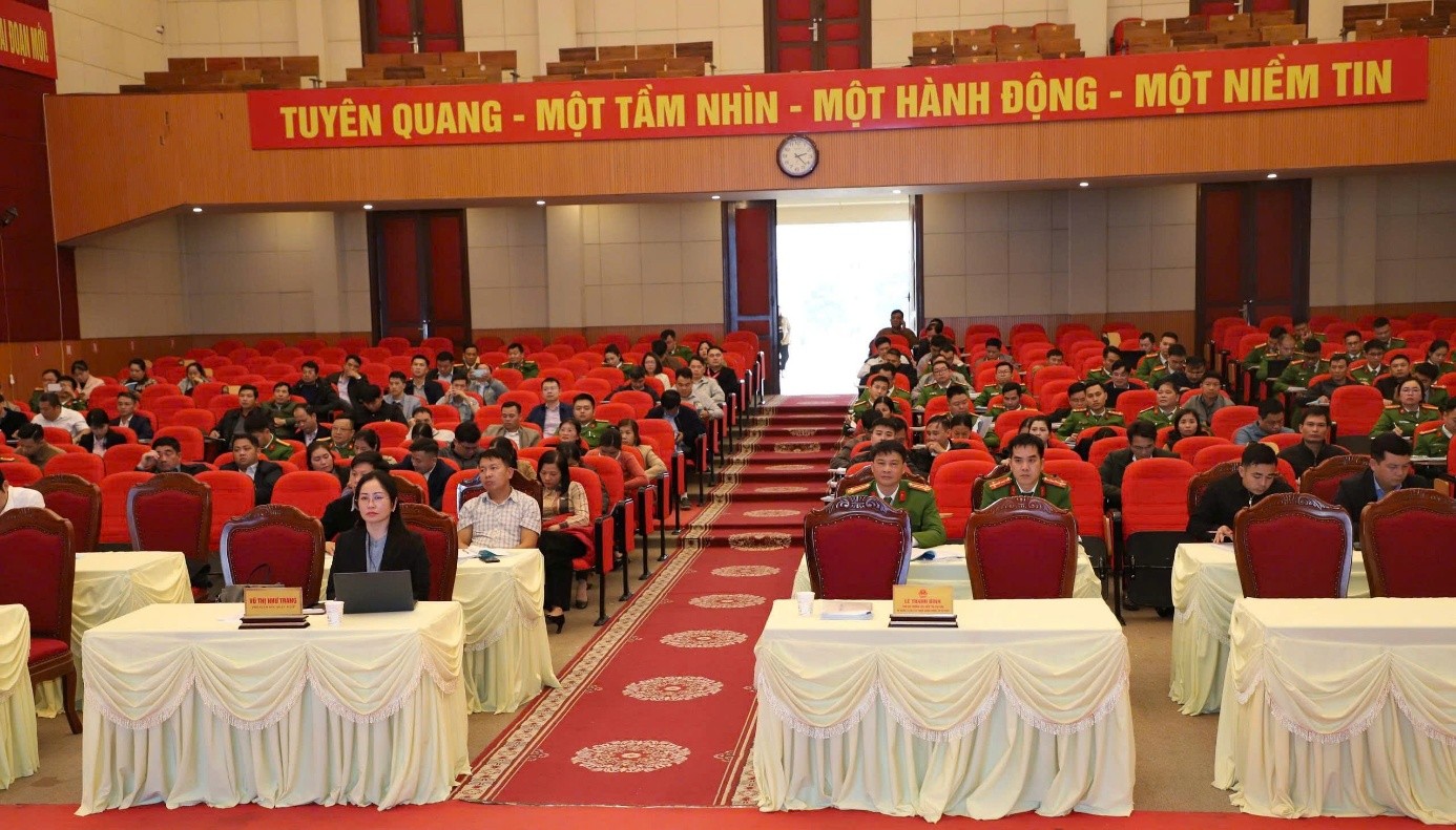 Sở Tư pháp tỉnh Tuyên Quang tổ chức Hội nghị triển khai, bồi dưỡng chuyên sâu Luật sửa đổi, bổ sung Luật Xử lý vi phạm hành chính số 88/2025/QH15 và các văn bản có liên quan năm 2025