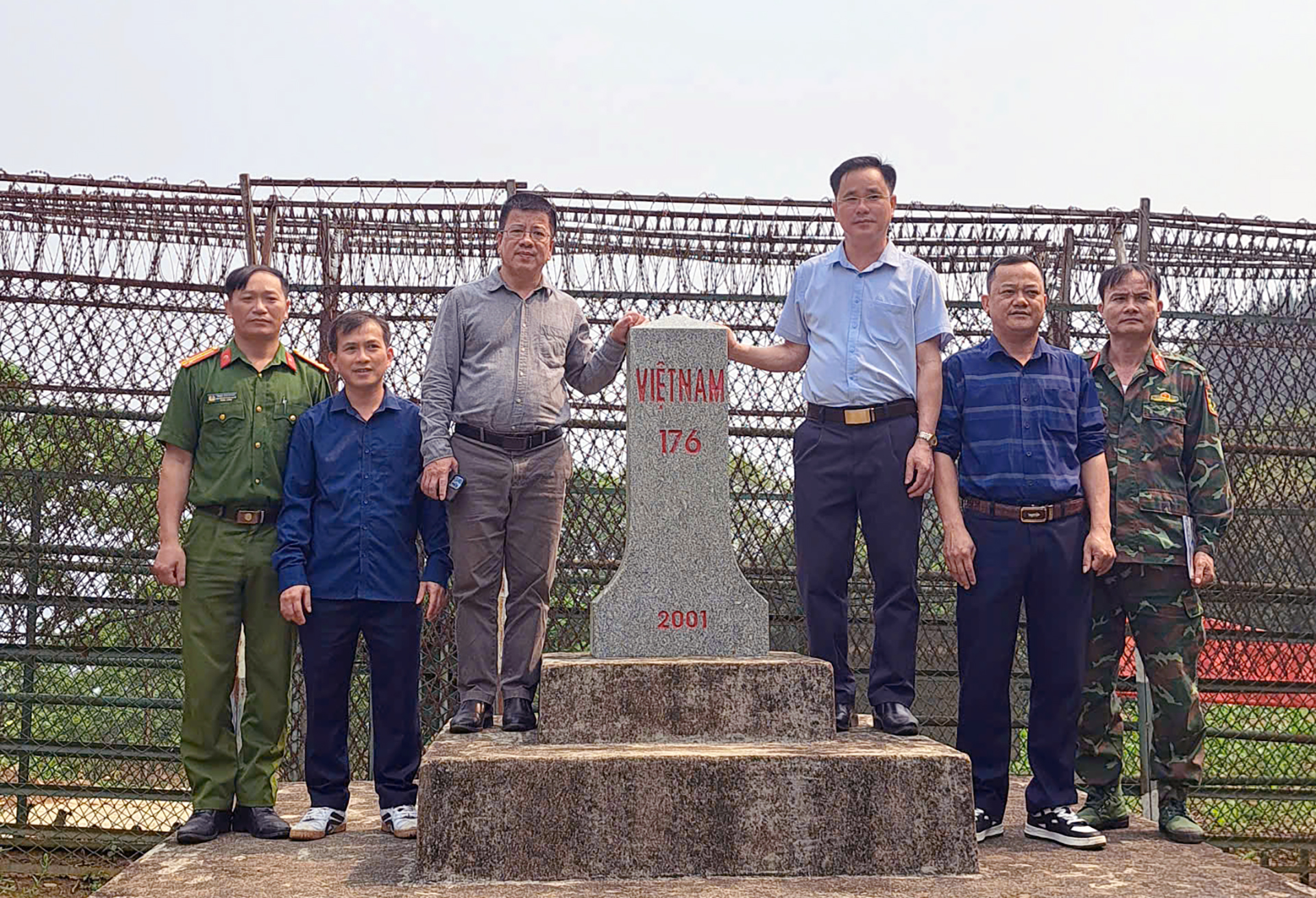 Sở ngoại vụ b&agrave;n giao đường bi&ecirc;n, cột mốc (2).jpg