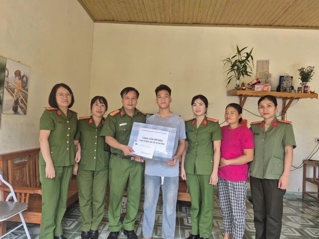 THĂM, TẶNG QUÀ CON NUÔI, CON ĐỠ ĐẦU DỊP KHAI GIẢNG NĂM HỌC MỚI 2026 - 2027