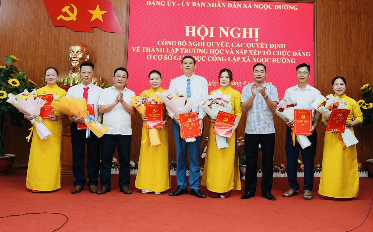 Công bố nghị quyết, quyết định về thành lập trường học và sắp xếp tổ chức đảng ở cơ sở giáo dục công lập xã Ngọc Đường