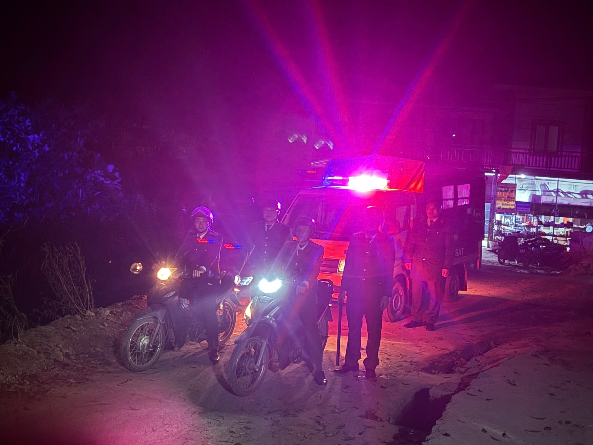 CÔNG AN XÃ GIÁP TRUNG - ĐẨY MẠNH TUYÊN TRUYỀN BẢO ĐẢM TRẬT TỰ, AN TOÀN GIAO THÔNG