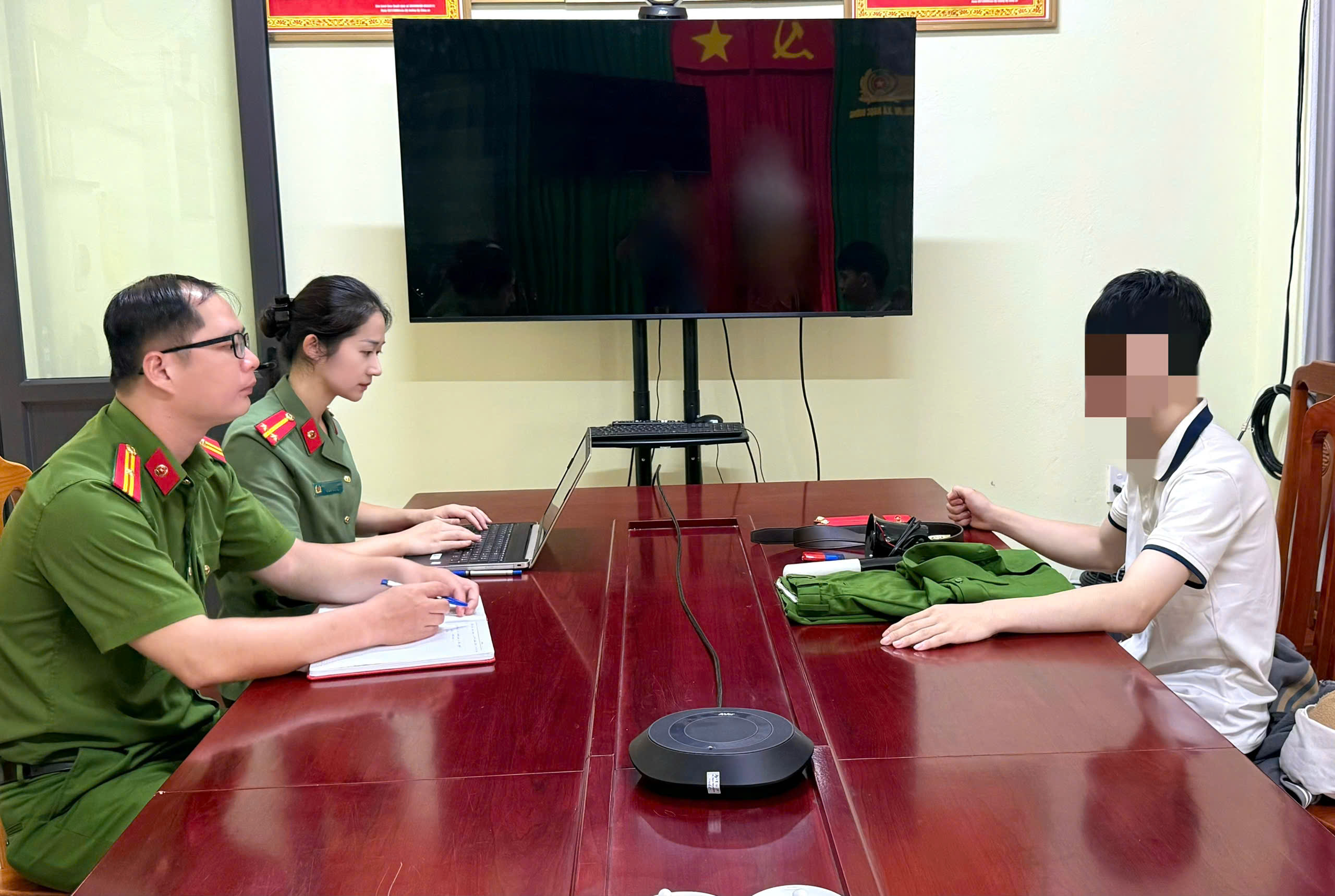 CHỦ ĐỘNG NHẬN DIỆN, ĐẤU TRANH VỚI HÀNH VI GIẢ MẠO CÔNG AN NHÂN DÂN TRÊN MẠNG XÃ HỘI