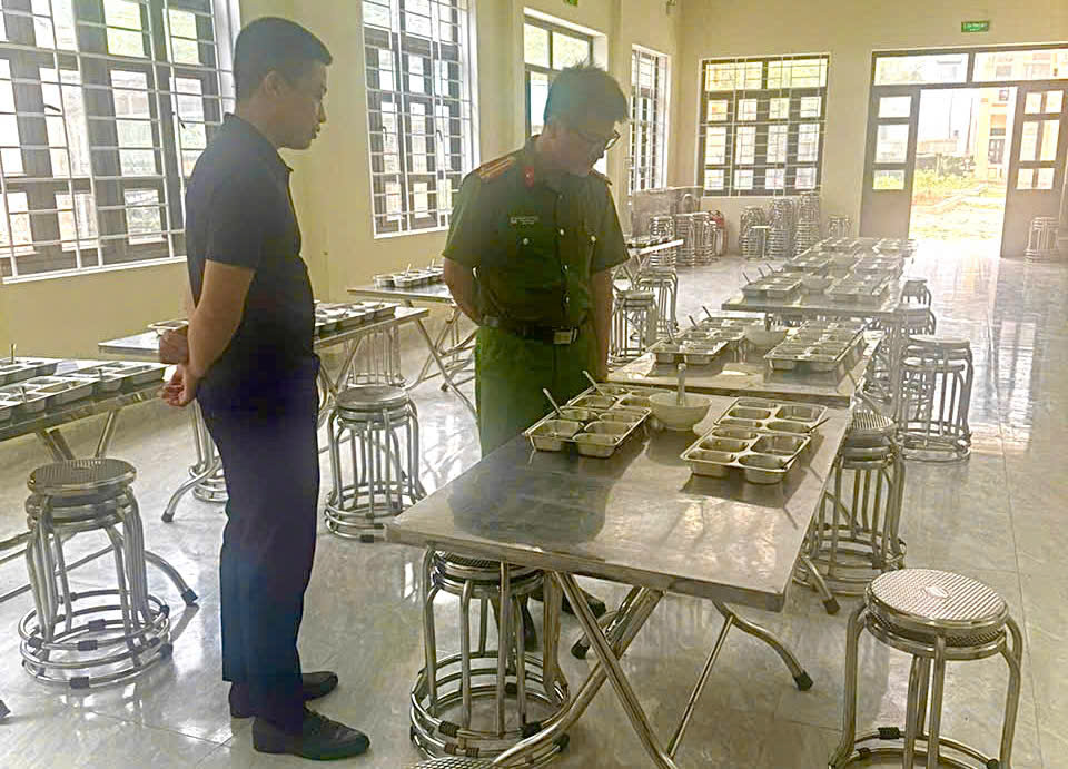 TĂNG CƯỜNG KIỂM TRA, BẢO ĐẢM AN TOÀN THỰC PHẨM Ở CÁC BẾP ĂN TẬP THỂ, BẾP ĂN TRƯỜNG HỌC TRÊN ĐỊA BÀN XÃ