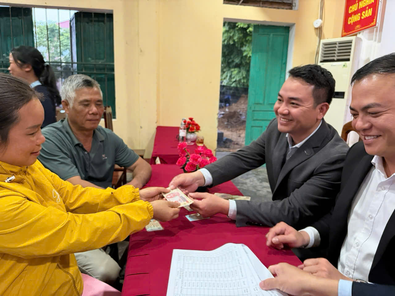 XÃ TÂN MỸ TRAO TẶNG QUÀ CỦA ĐẢNG VÀ NHÀ NƯỚC NHÂN DỊP TẾT NGUYÊN ĐÁN BÍNH NGỌ 2026