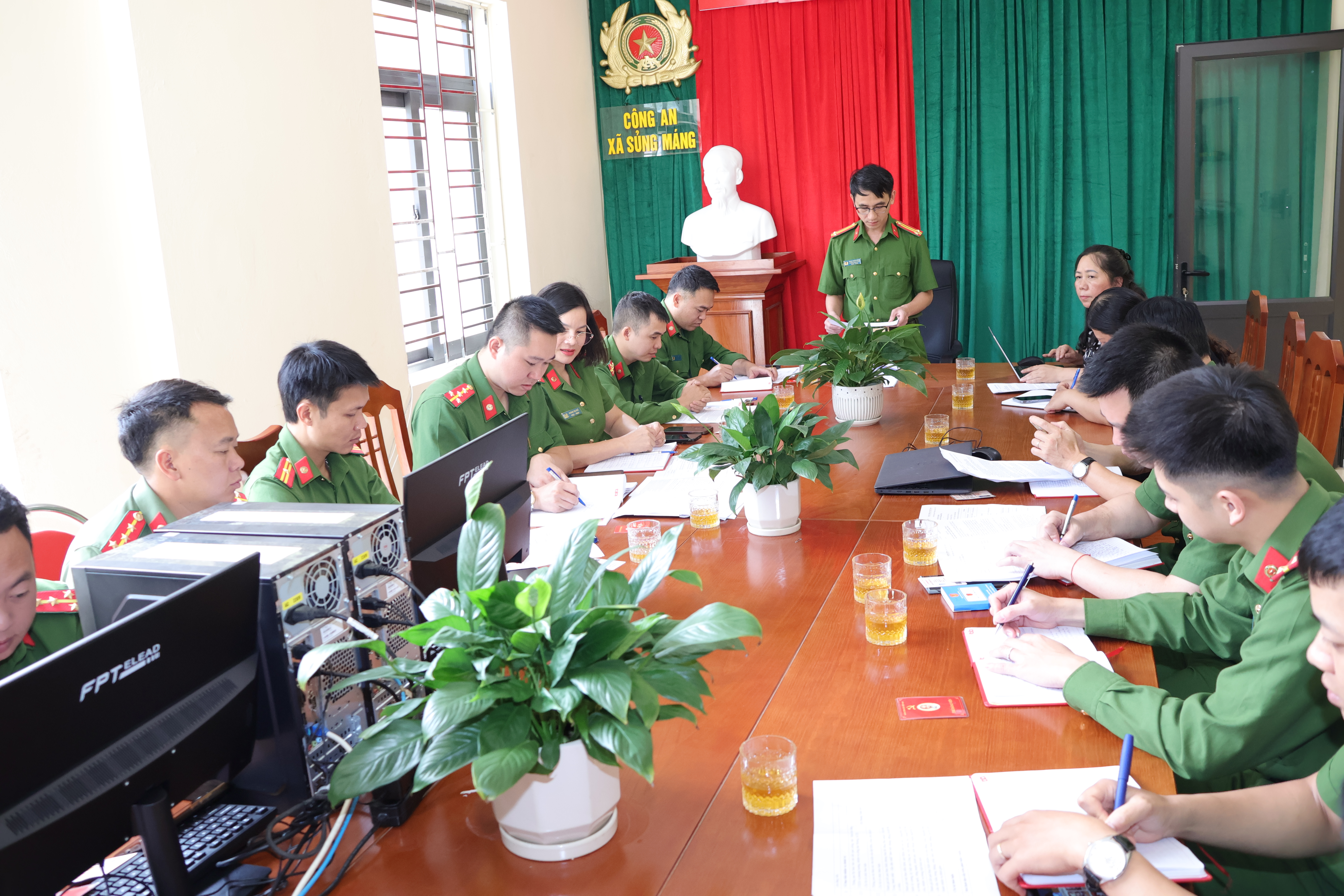 Chi bộ Công an xã Sủng Máng tổ chức sinh hoạt thường kỳ tháng 8