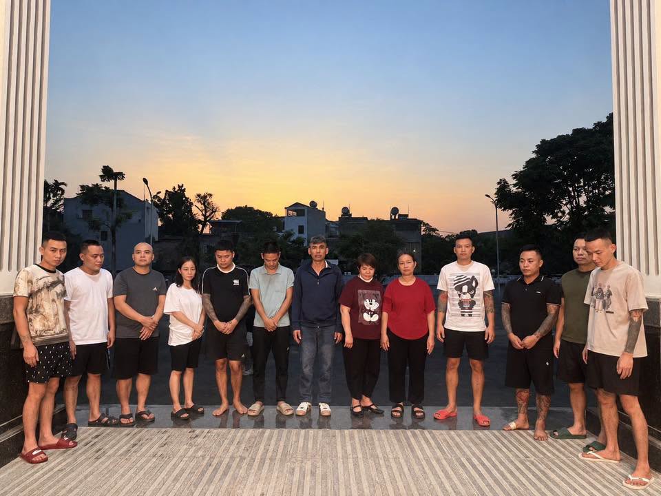 TRIỆT XÓA TỤ ĐIỂM ĐÁNH BẠC LƯU ĐỘNG TRÊN ĐỒI CÂY, THU GIỮ GẦN 500 TRIỆU ĐỒNG