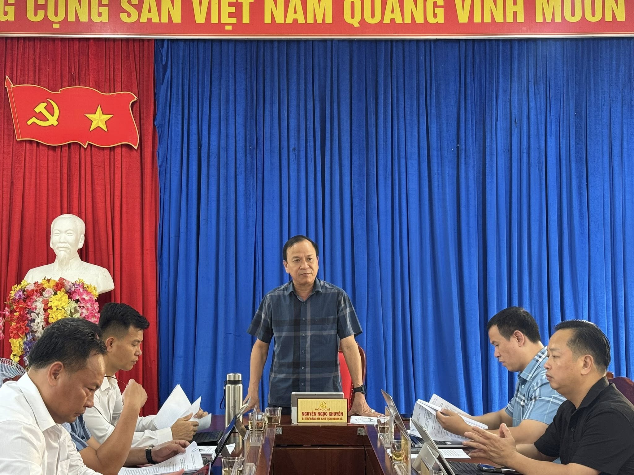 XÃ NẤM DẨN TỔ CHỨC HỘI NGHỊ BAN CHỈ ĐẠO SẮP XẾP THÔN VÀ BỐ TRÍ, SỬ DỤNG, THỰC HIỆN CHẾ ĐỘ, CHÍNH SÁCH ĐỐI VỚI NGƯỜI HOẠT ĐỘNG KHÔNG CHUYÊN TRÁCH