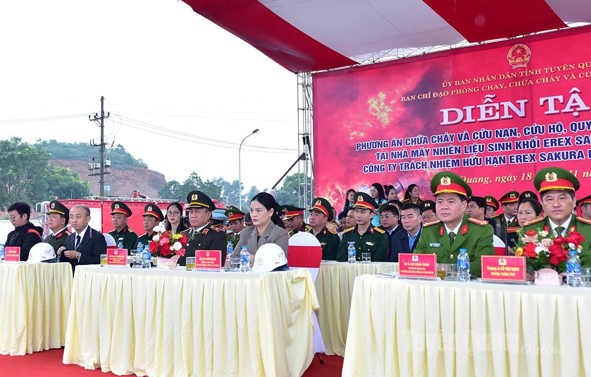 Phó Chủ tịch UBND tỉnh Vương Ngọc Hà dự diễn tập phương án chữa cháy và CNCH cấp tỉnh năm 2025