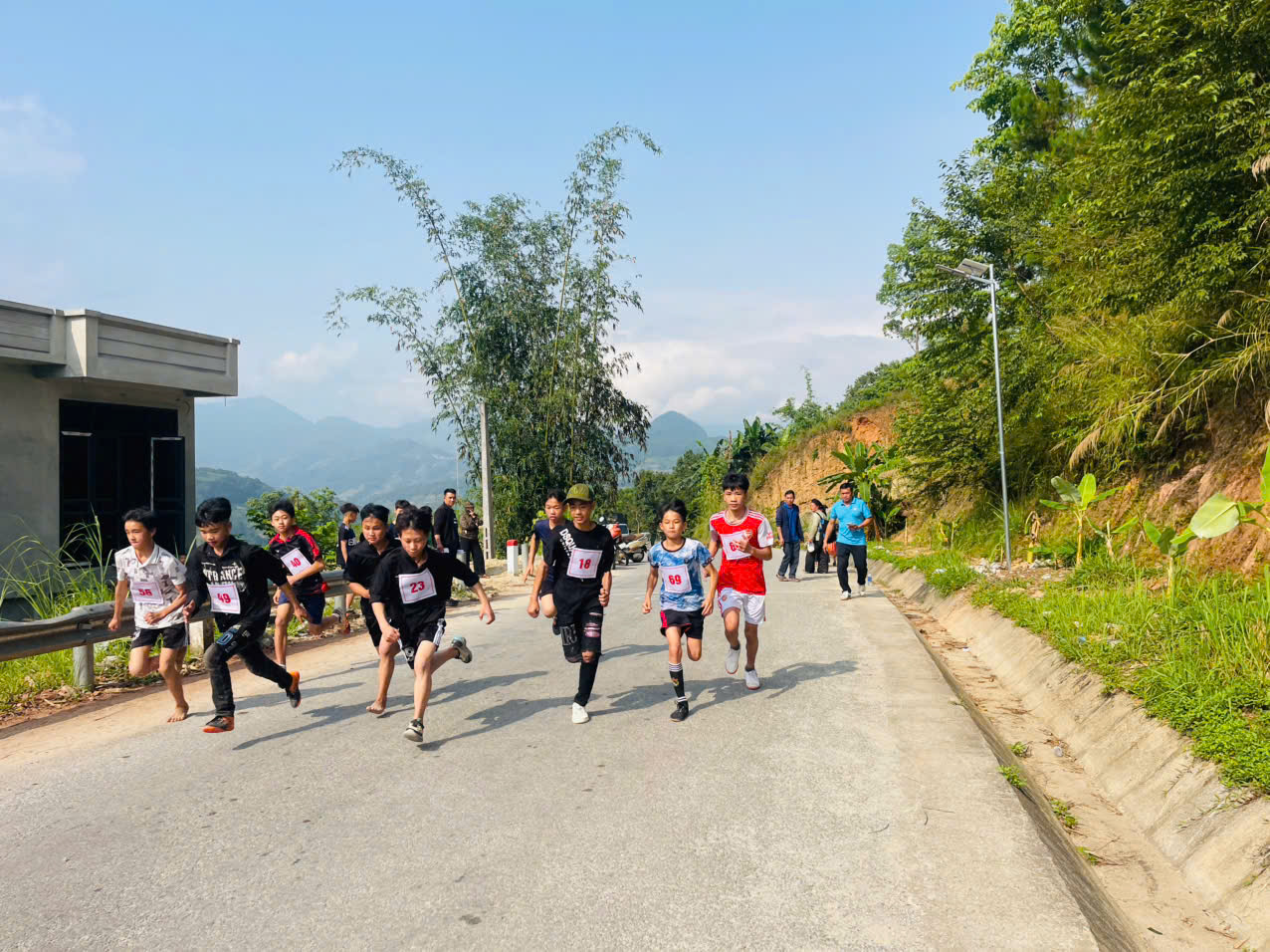 Sôi nổi Giải điền kinh học sinh xã Tân Tiến hướng tới Đại hội Thể dục thể thao năm 2026