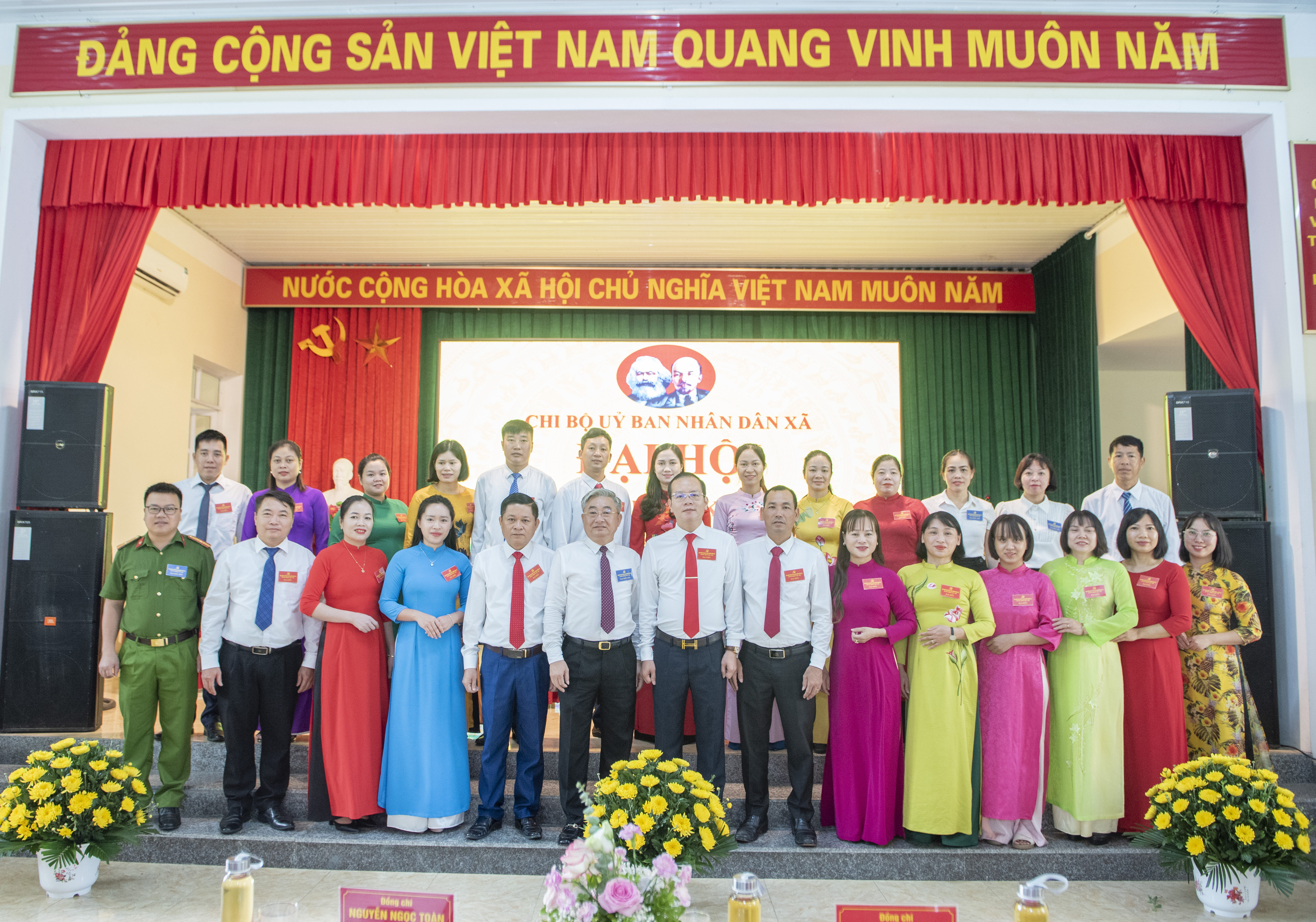 CHI BỘ ỦY BAN NHÂN DÂN XÃ TỔ CHỨC ĐẠI HỘI LẦN THỨ NHẤT, NHIỆM KỲ 2025-2030