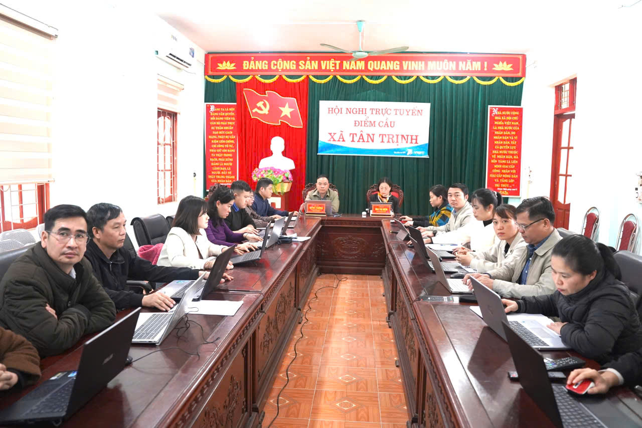 UBND XÃ TÂN TRỊNH TỔ CHỨC TẬP HUẤN ỨNG DỤNG TRÍ TUỆ NHÂN TẠO (AI) TRONG HOẠT ĐỘNG CÔNG VỤ