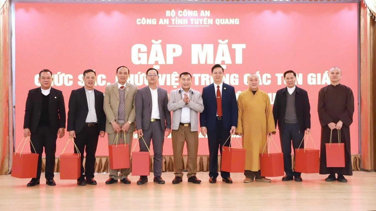 CHUNG TAY XÂY DỰNG ĐỜI SỐNG TÍN NGƯỠNG, TÔN GIÁO LÀNH MẠNH, ĐÚNG PHÁP LUẬT