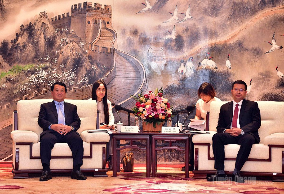 Provincial Party Secretary Hau A Lenh Meets with Wenshan Prefecture Party Secretary Zhao Guoliang