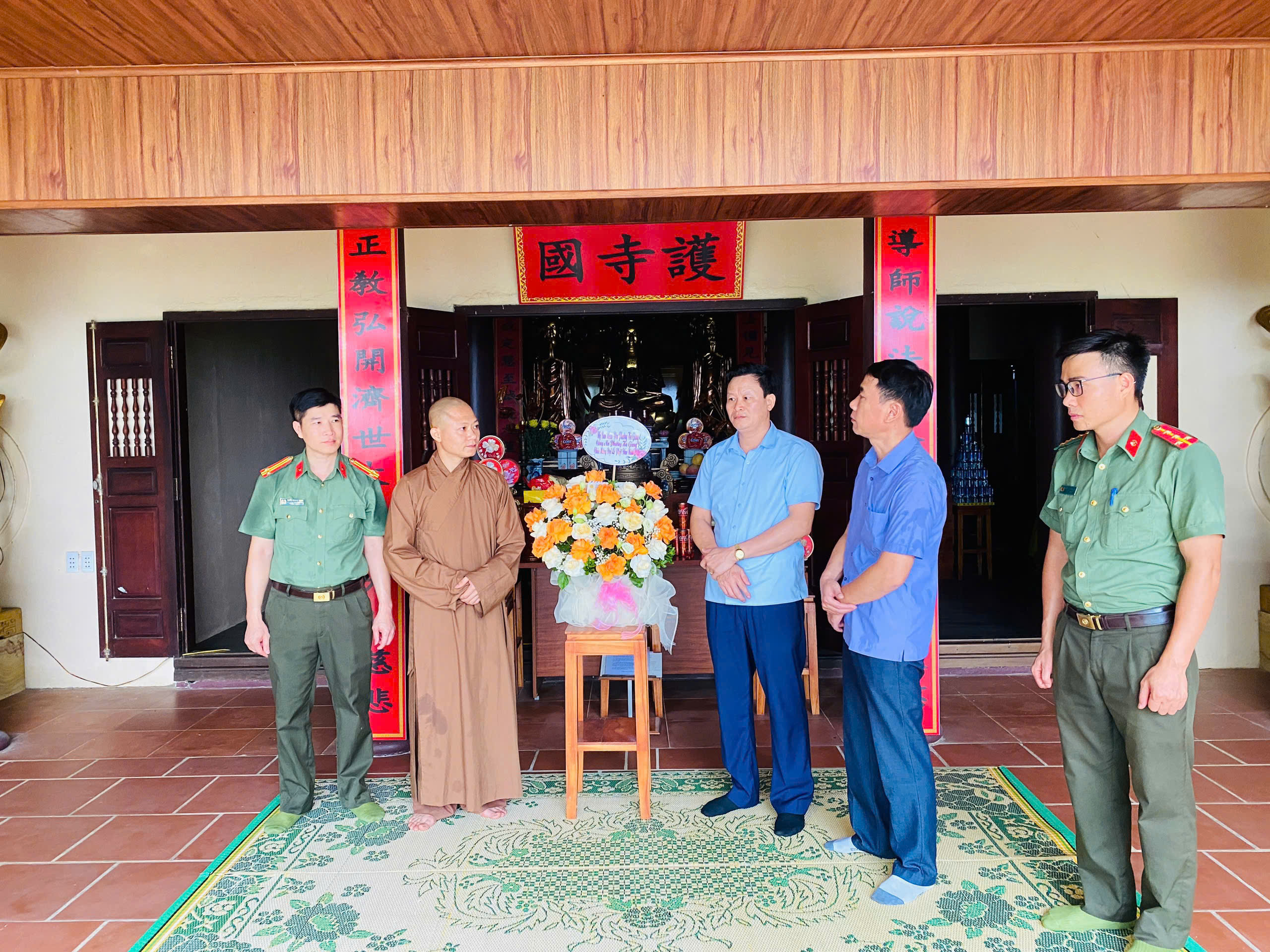 LÃNH ĐẠO PHƯỜNG HÀ GIANG 1 THĂM, CHÚC MỪNG CHÙA HỘ QUỐC NHÂN DỊP ĐẠI LỄ PHẬT ĐẢN 2026