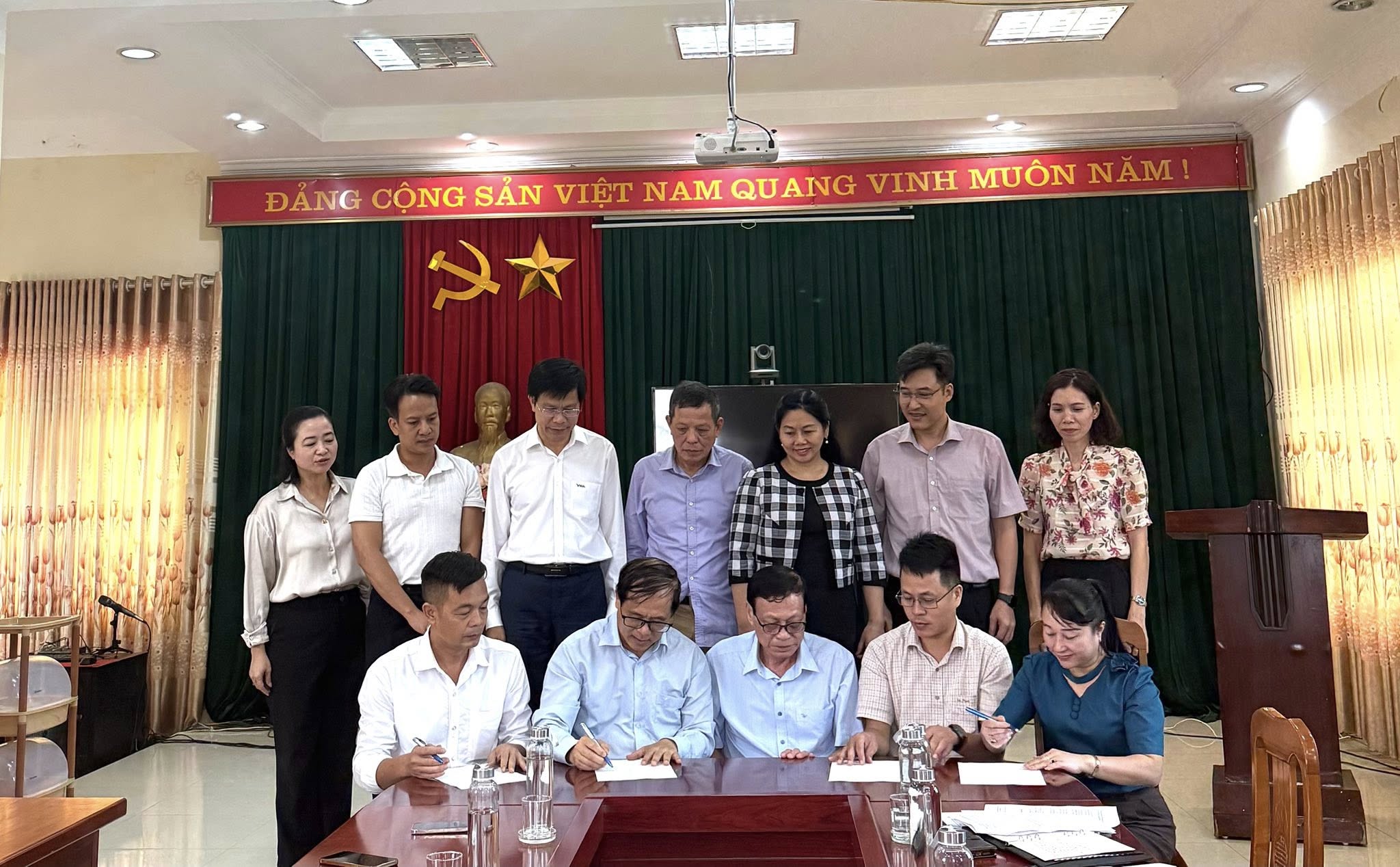 Bàn giao sản phẩm Đề tài khoa học và công nghệ độc lập cấp Quốc gia “Liên kết phát triển du lịch Chiến khu Việt Bắc”