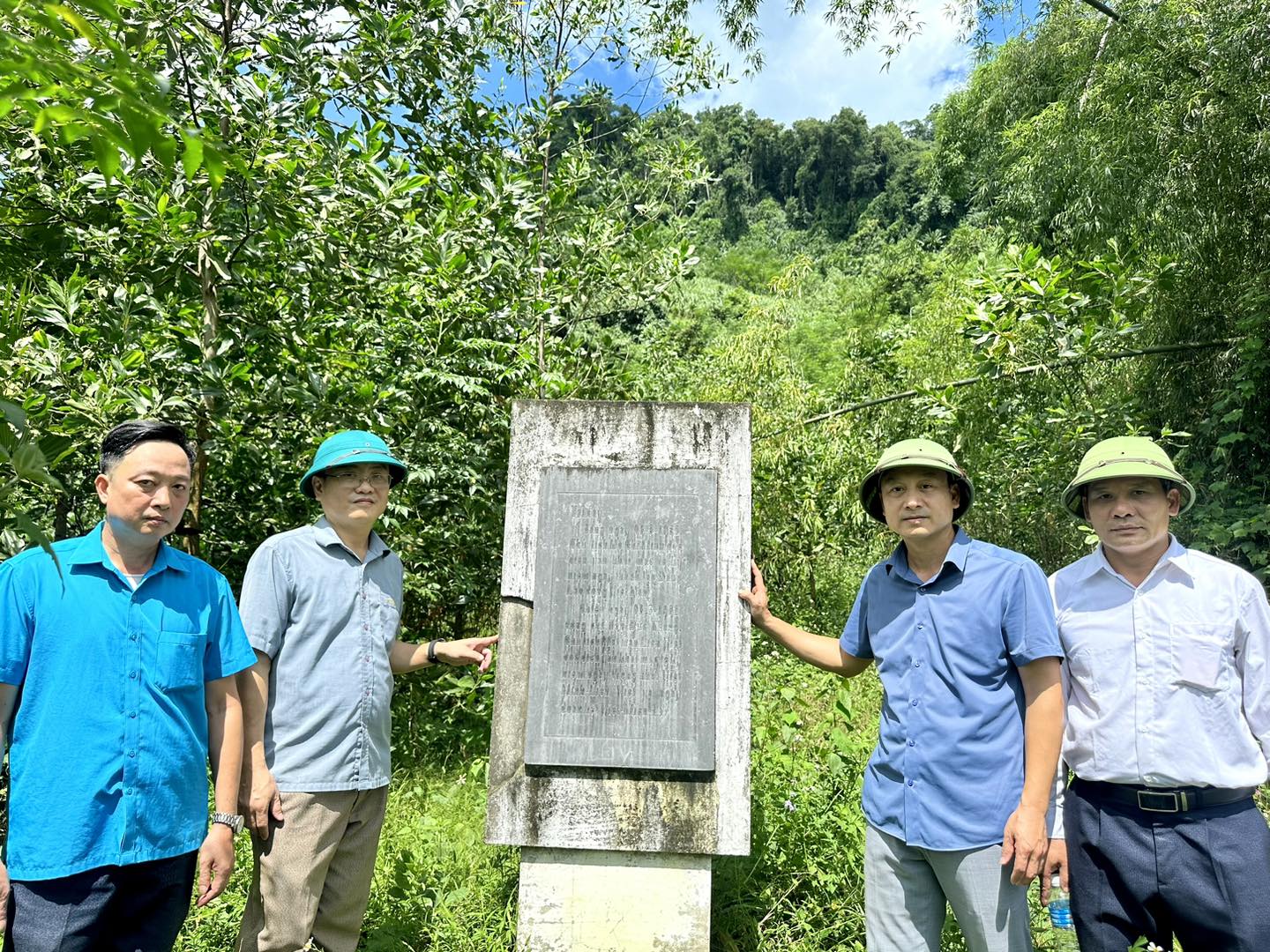 Bản Tai ngày ấy đón Bác