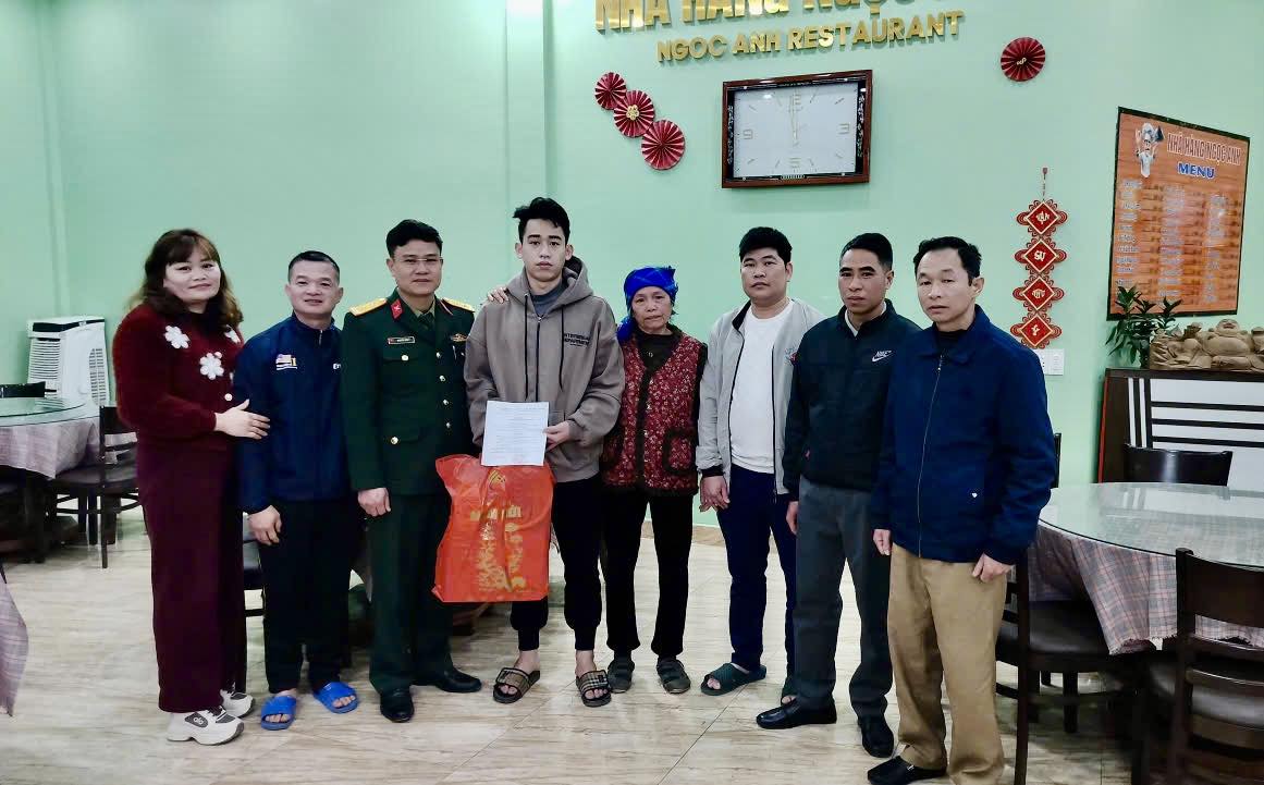 CHỈ HUY TRƯỞNG BAN CHỈ HUY QUÂN SỰ XÃ YÊN MINH THĂM HỎI, CHÚC TẾT CÔNG DÂN SẴN SÀNG NHẬP NGŨ