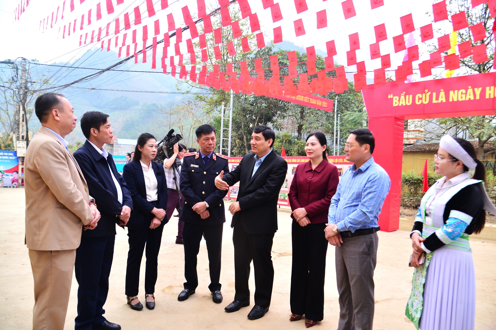 CÁC ỨNG CỬ VIÊN ĐẠI BIỂU QUỐC HỘI VÀ HỘI ĐỒNG NHÂN DÂN TỈNH TIẾP XÚC CỬ TRI TẠI XÃ HÙNG LỢI