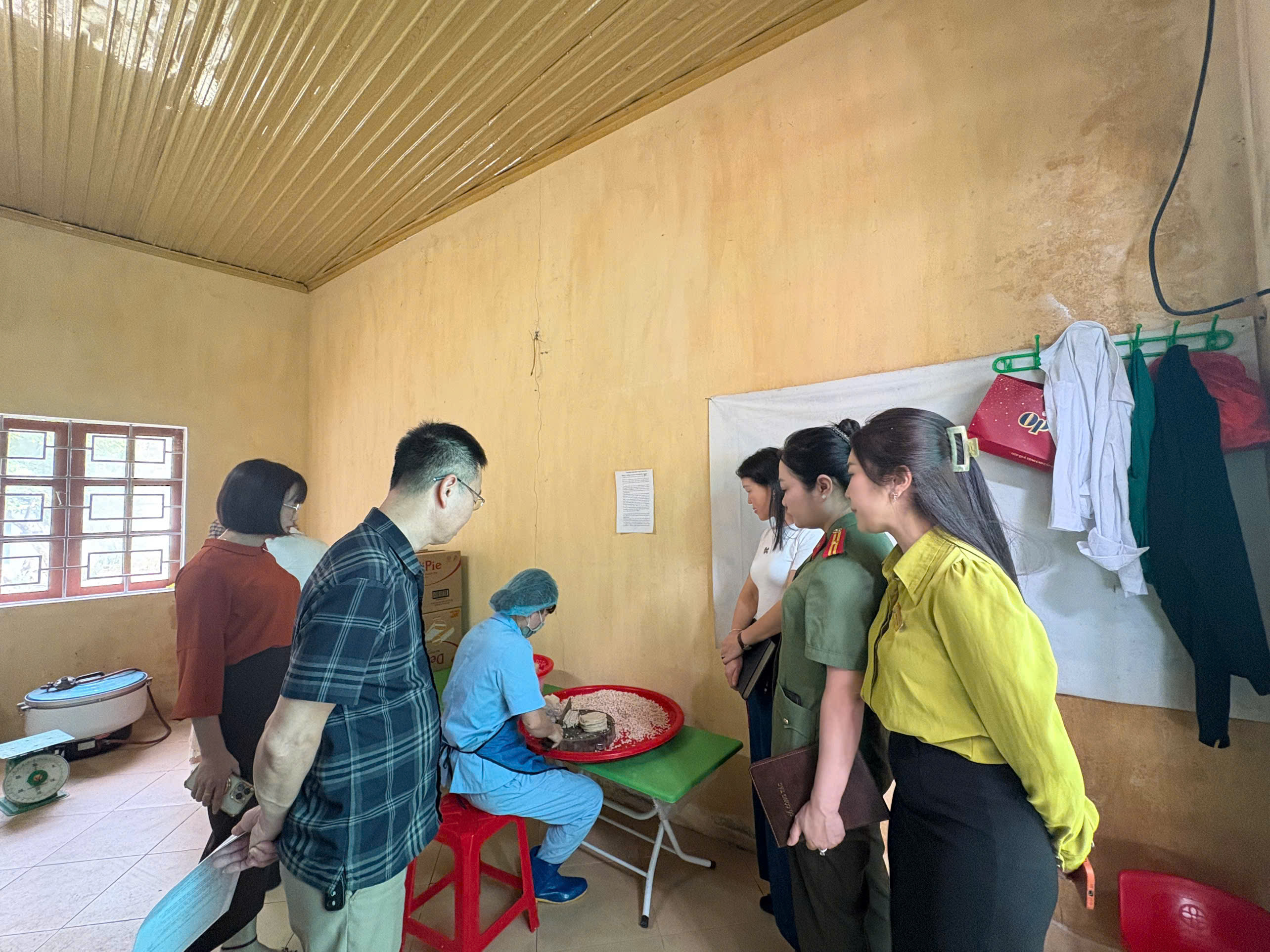 TĂNG CƯỜNG KIỂM TRA, BẢO ĐẢM AN TOÀN THỰC PHẨM TẠI BẾP ĂN TRƯỜNG HỌC TRONG THÁNG HÀNH ĐỘNG NĂM 2026