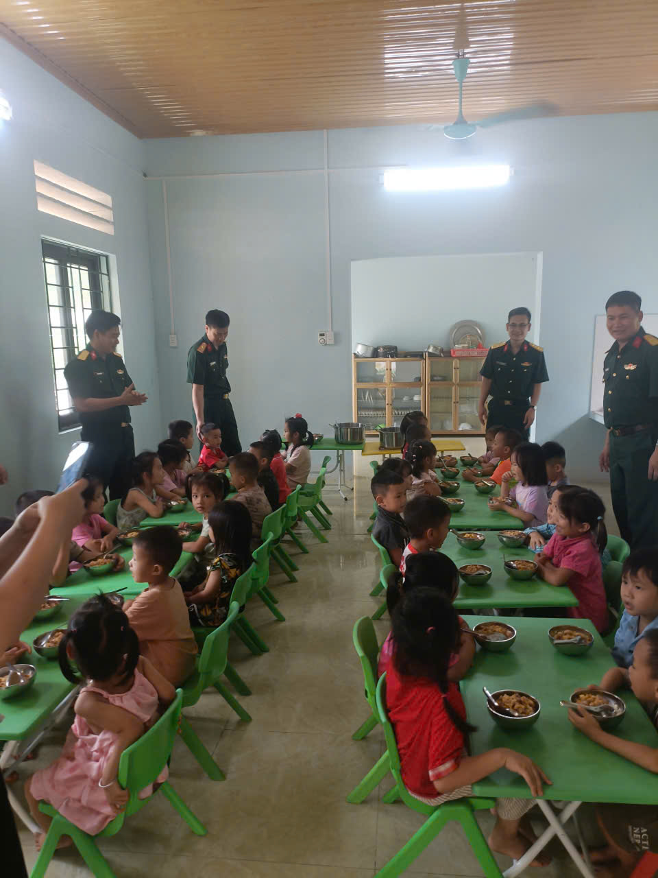 ĐỘI SX&XDCSCT SỐ 9 LAN TỎA TINH THẦN “NGÀY THỨ NĂM CHIA SẺ YÊU THƯƠNG”