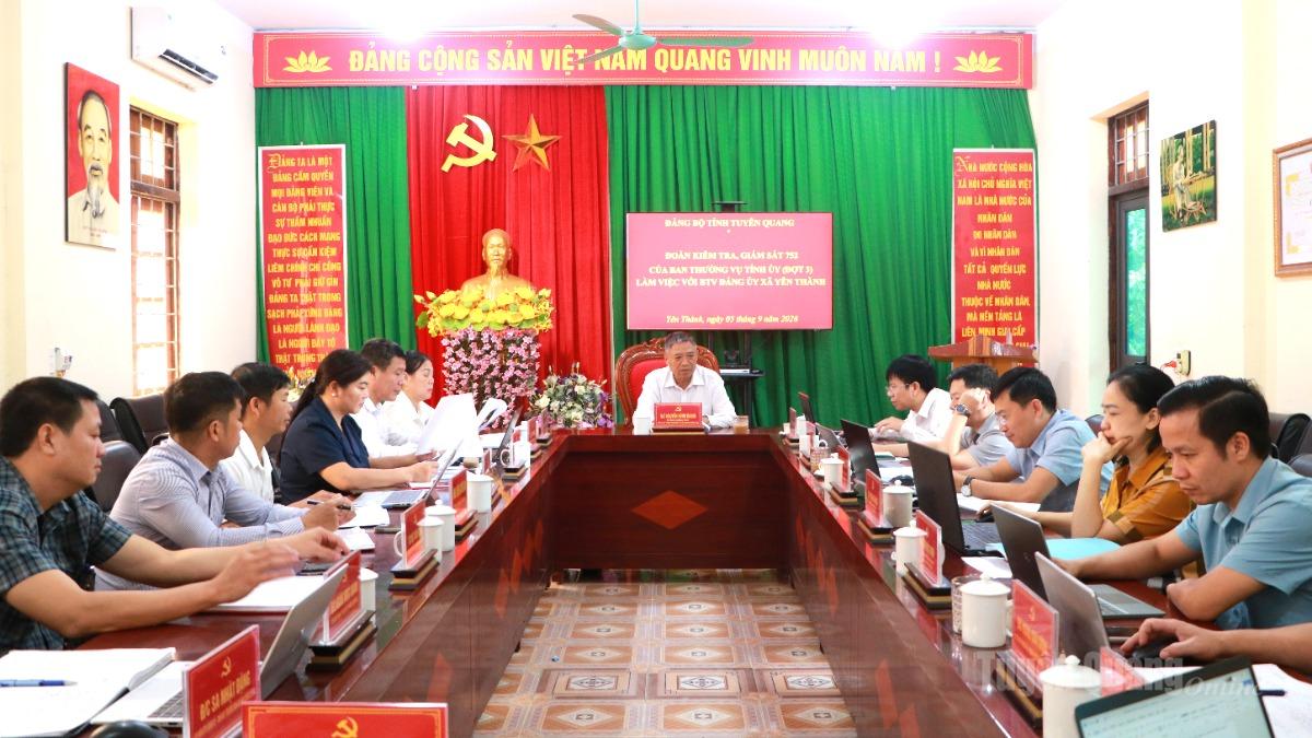 Đoàn kiểm tra, giám sát của Ban Thường vụ Tỉnh ủy làm việc với Thường trực Đảng ủy các địa phương