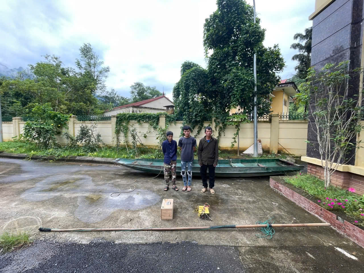 BẮC MÊ: PHÁT HIỆN, BẮT QUẢ TANG 03 ĐỐI TƯỢNG DÙNG XUNG KÍCH ĐIỆN ĐÁNH BẮT THỦY SẢN TRÁI PHÉP