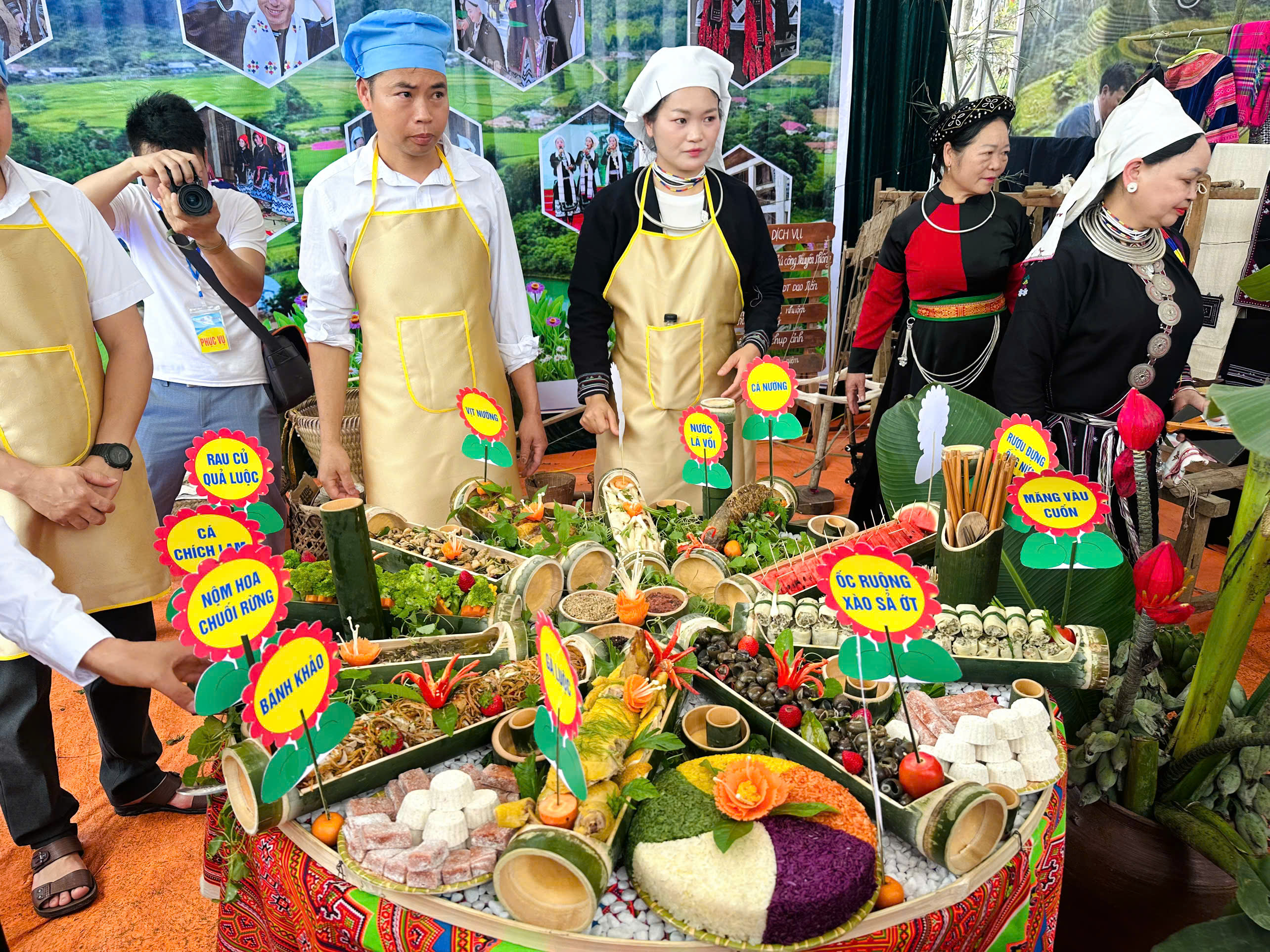 ĐẶC SẮC HỘI THI TRƯNG BÀY MÂM CỖ TRUYỀN THỐNG TRONG NGÀY HỘI VĂN HÓA CÁC DÂN TỘC XÃ TÂN AN