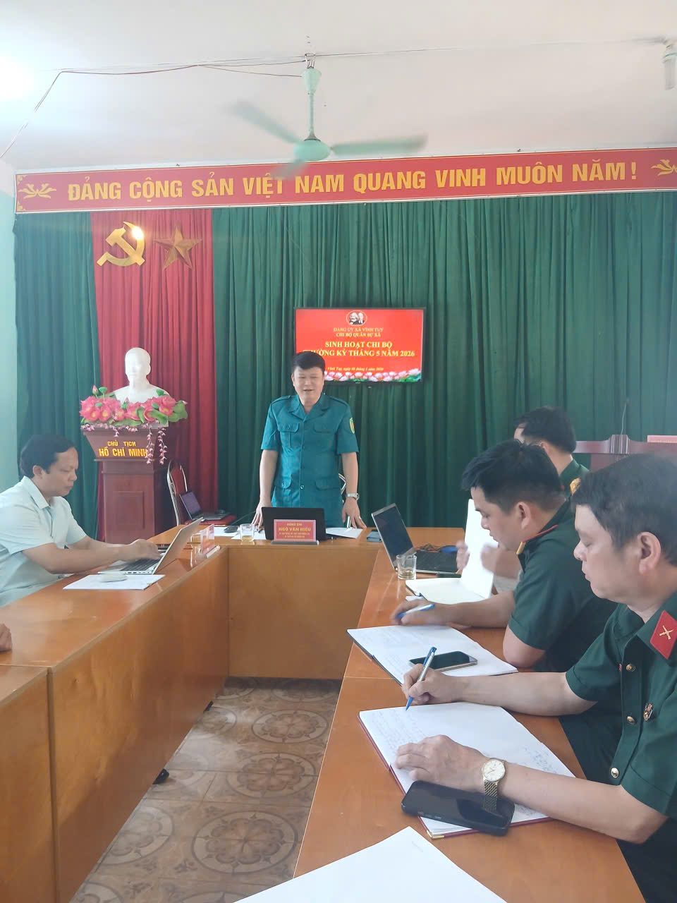 anh bia 1.jpg