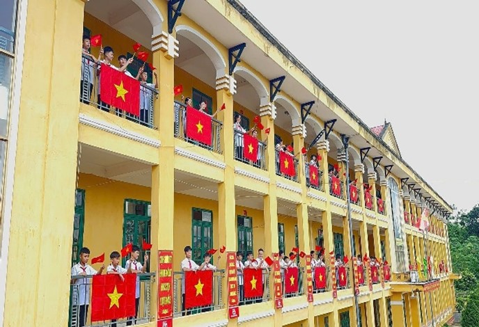 DÂN VẬN KHÉO Ở TRƯỜNG THCS VINH QUANG “TRƯỜNG HỌC HẠNH PHÚC, LAN TỎA YÊU THƯƠNG”